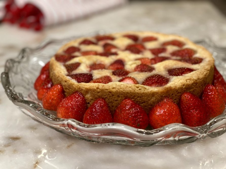 upclose of the easy to prepare cake lined with strawberries. 