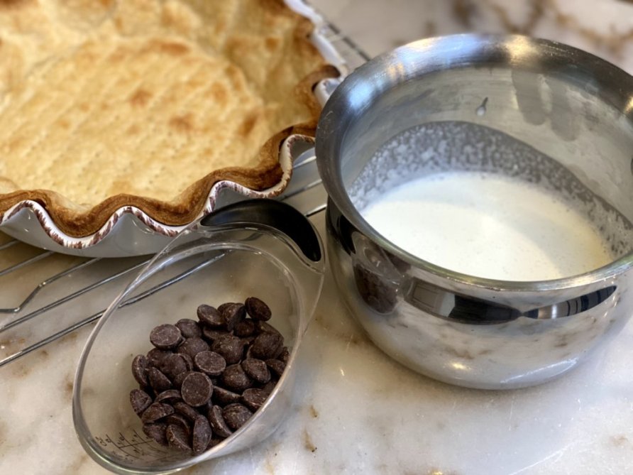 blind baking pie crust and making the chocolate sauce