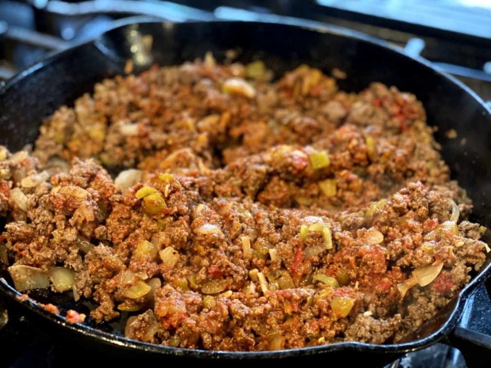 ground beef with salsa and peppers 
