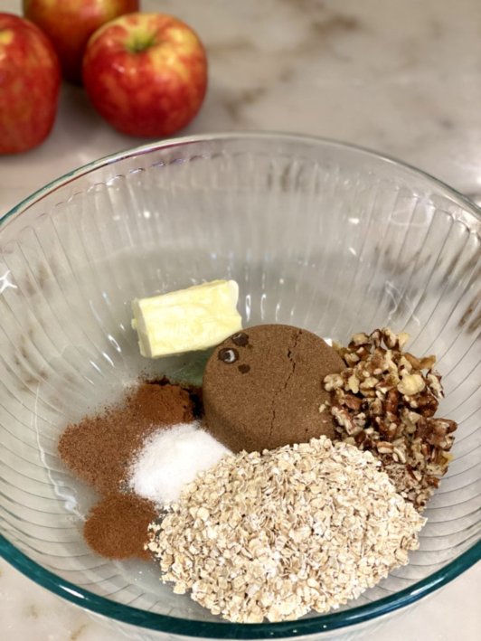 Ingredients to make baked apples. 