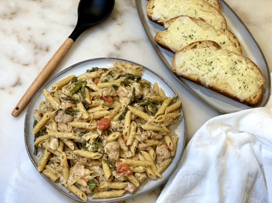 easy chicken pasta with vegetables and garlic parm cream sauce with cheese bread on the side. 