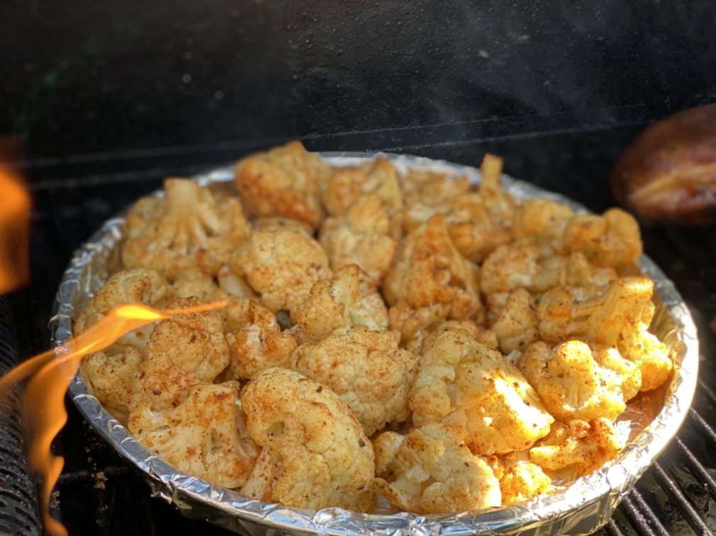 smoked cauliflower with a flame on the grill. 